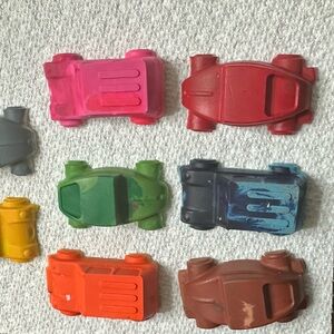 Handmade Set Of 8 junk yard Car Crayons-❄️